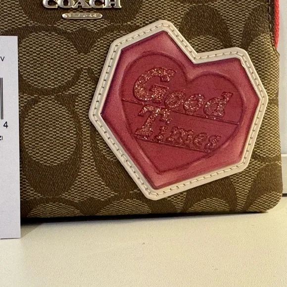 Coach - NWT - Tan and Pink Patch Heart Wristlet - Picture 5 of 7